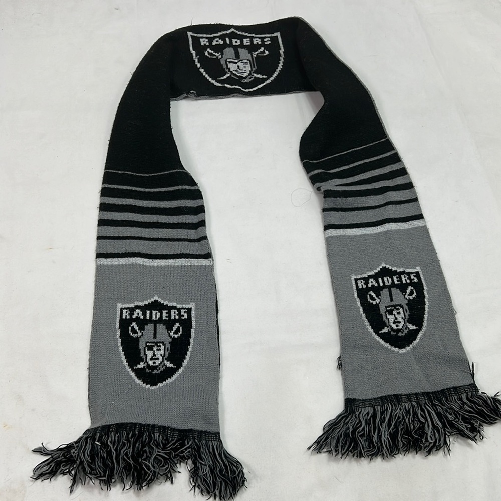 #1671 Raiders Gray & Black Scarf | Size: OS